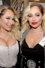 Watch Darcey & Stacey 9Movies